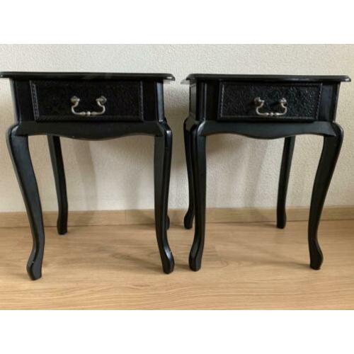Twee zwart barok (nacht) kastjes met lade