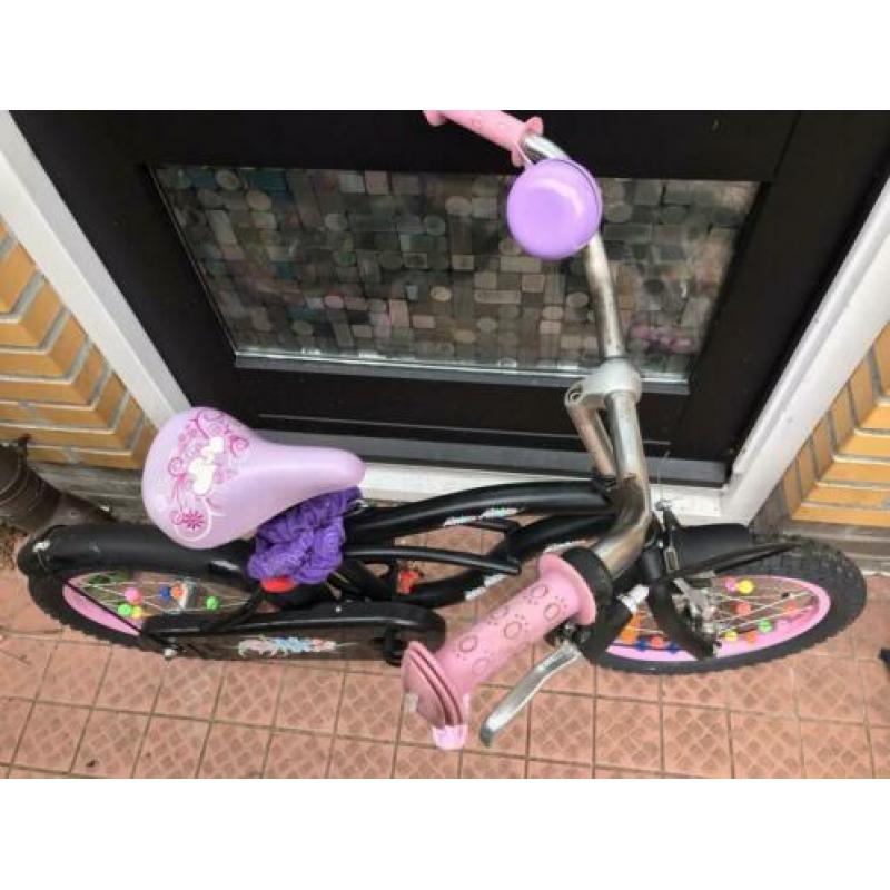 Kinder fietsje meisje