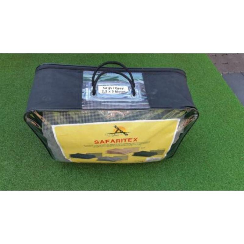 Voortenttapijt safaritex 2,5 x 5 meter kleur grijs Als nieuw
