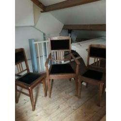 Mooiie oude stoelen met zwarte bekleding goede conditie!