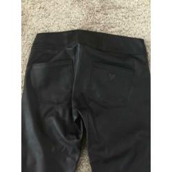 GUESS broek skai leer , maat 25 NIEUW