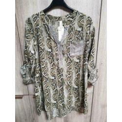 * KASTOPRUIMING* Blouse met print en palletjes in maat 46