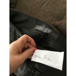 GUESS broek skai leer , maat 25 NIEUW