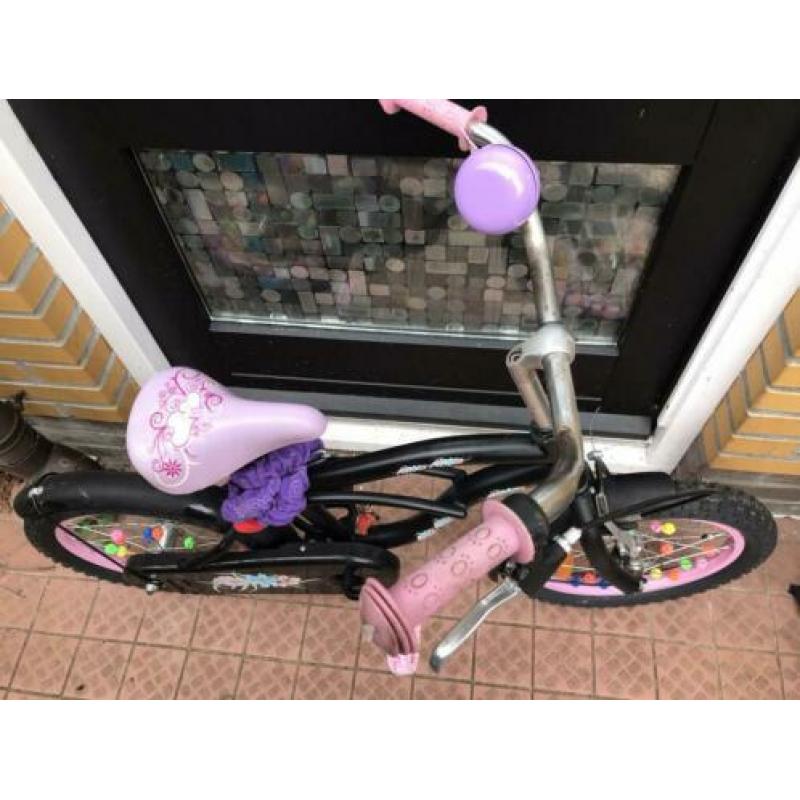 Kinder fietsje meisje