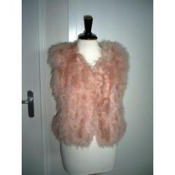 roze body van veertjes maat M