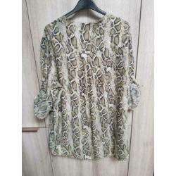 * KASTOPRUIMING* Blouse met print en palletjes in maat 46