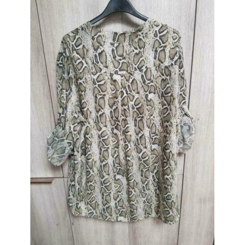 * KASTOPRUIMING* Blouse met print en palletjes in maat 46
