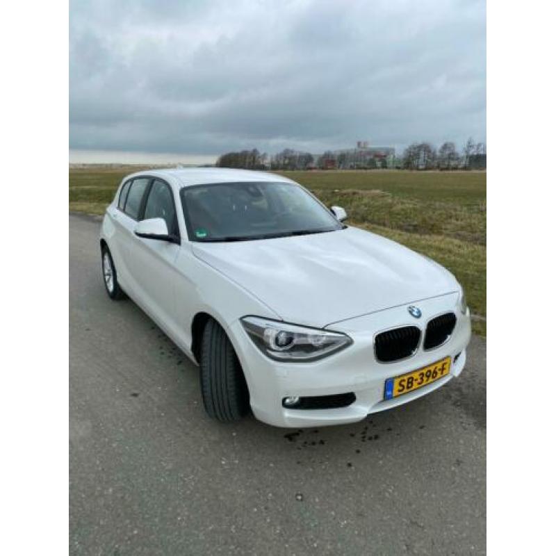 BMW 1-Serie 2.0 120D 5DR AUT 2013 Wit Parelmoer