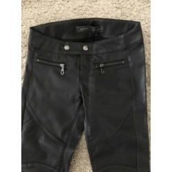 GUESS broek skai leer , maat 25 NIEUW