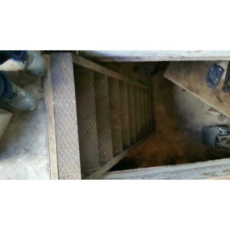 Stalen robuste trap metaal zoldertrap keldertrap