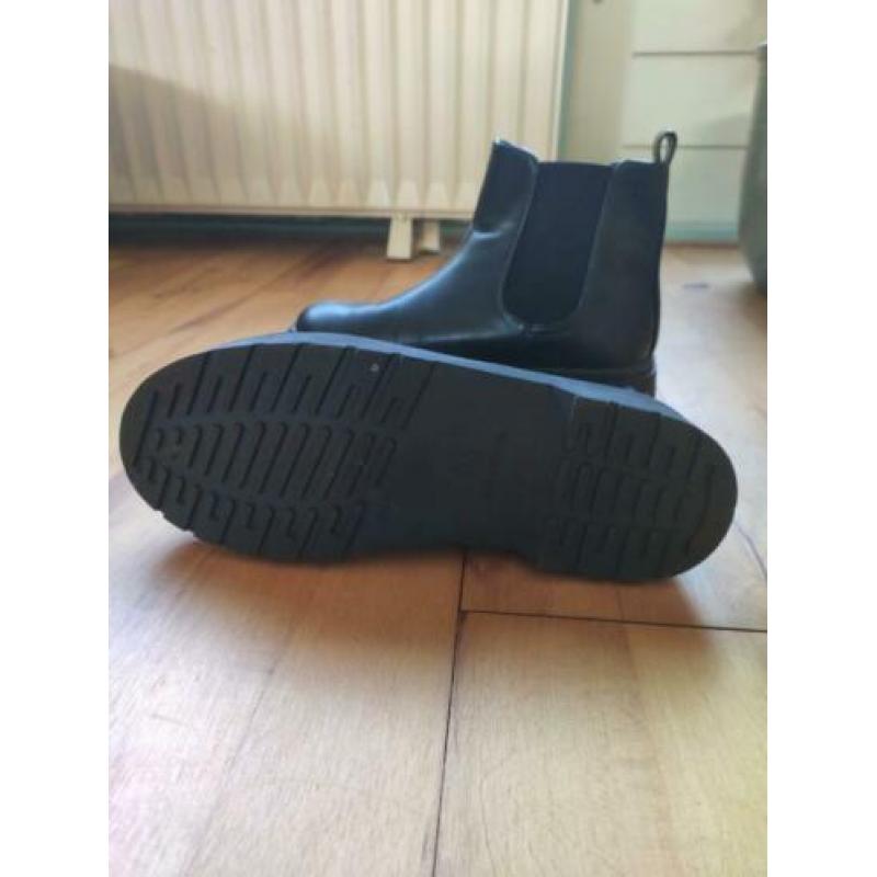 Zwarte slip-on enkellaarsjes - maat 38