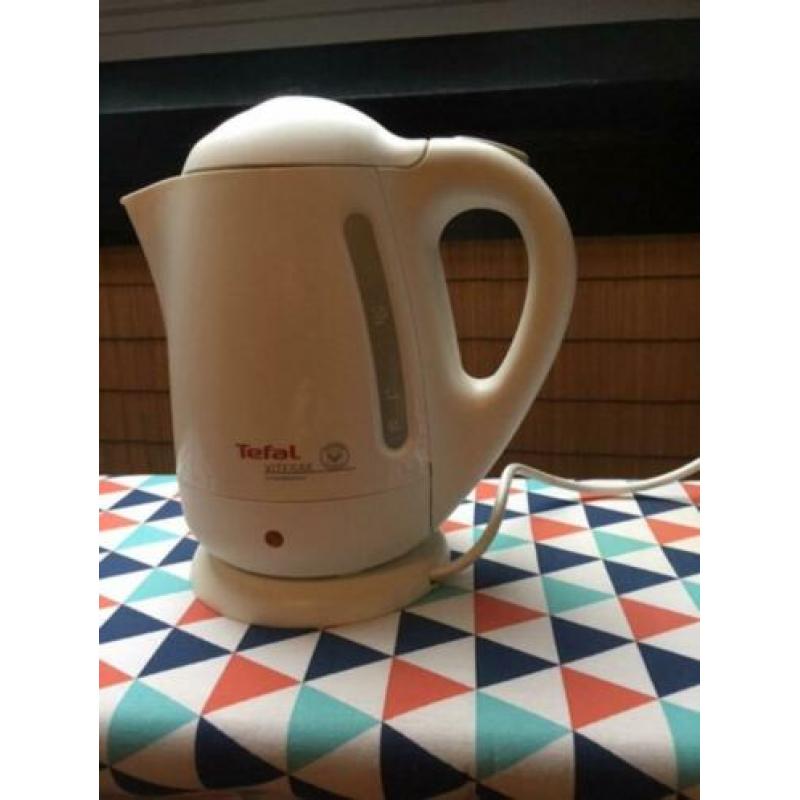 Waterkoker, blender, serviesgoed (pakket korting)