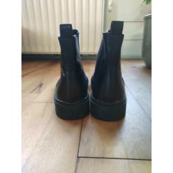 Zwarte slip-on enkellaarsjes - maat 38