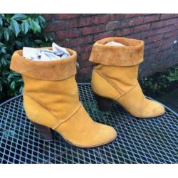 District 83 okergele suede enkellaarsjes, mt. 38