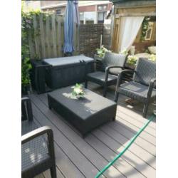 4 heerlijke lounge stoelen en voeten bank wicker met hout