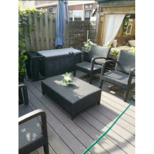 4 heerlijke lounge stoelen en voeten bank wicker met hout