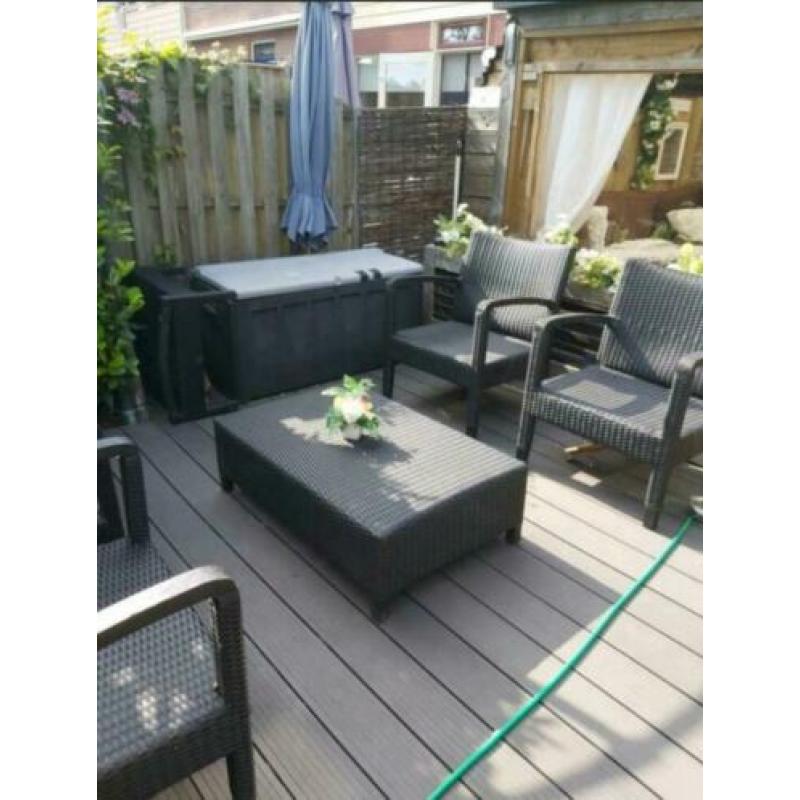 4 heerlijke lounge stoelen en voeten bank wicker met hout
