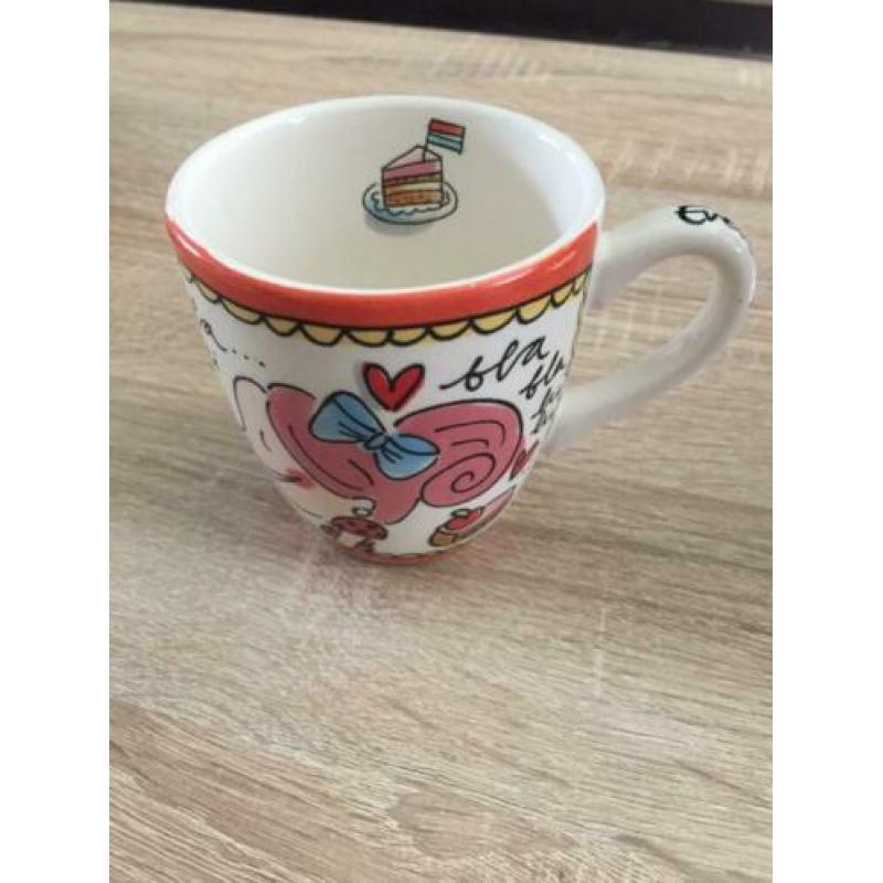 Blond Amsterdam koffie kopje bla bla rood