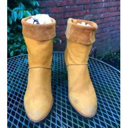 District 83 okergele suede enkellaarsjes, mt. 38