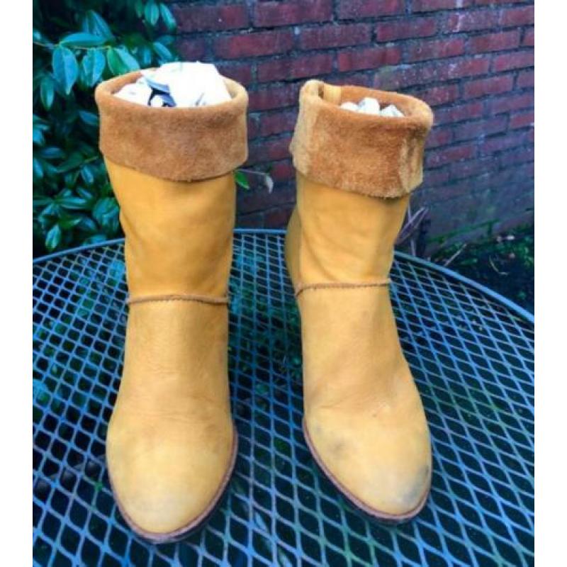 District 83 okergele suede enkellaarsjes, mt. 38