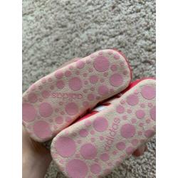 Roze Adidas maat 17