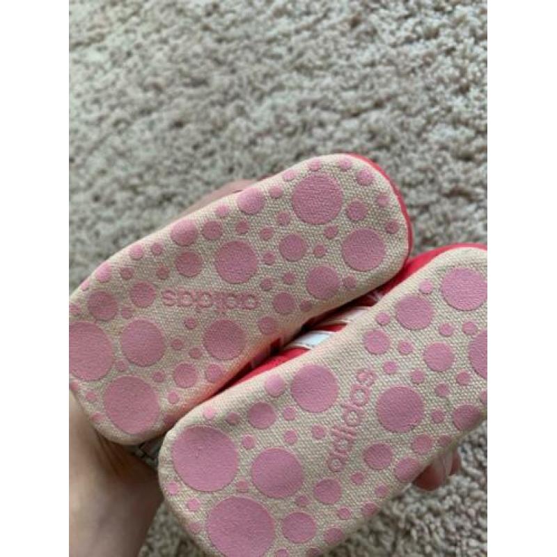 Roze Adidas maat 17