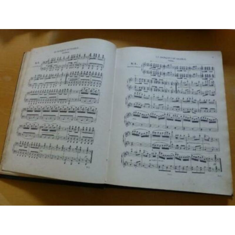 In linnen gebonden: 28 stukken antieke bladmuziek voor piano