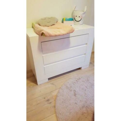 Babykamer compleet inclusief ledikant en matras