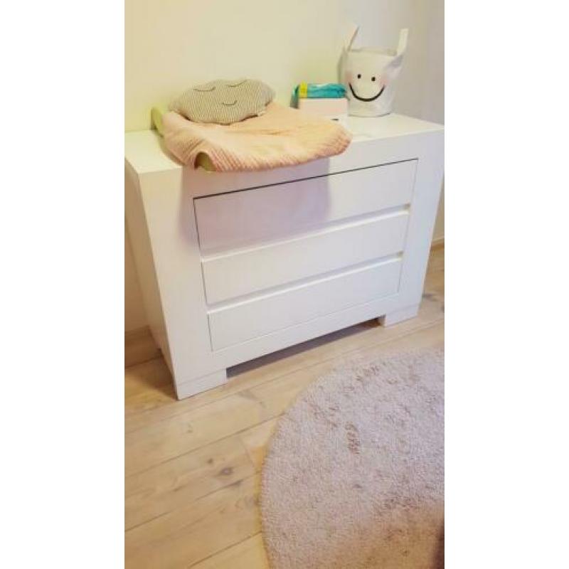 Babykamer compleet inclusief ledikant en matras