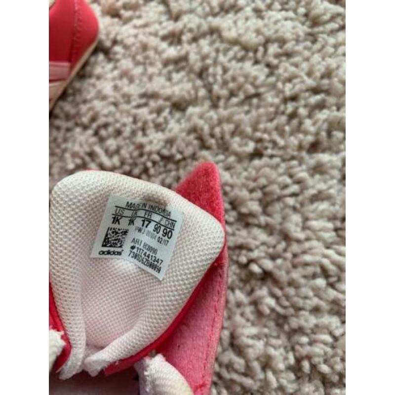 Roze Adidas maat 17
