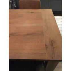 Mooie eiken tafel