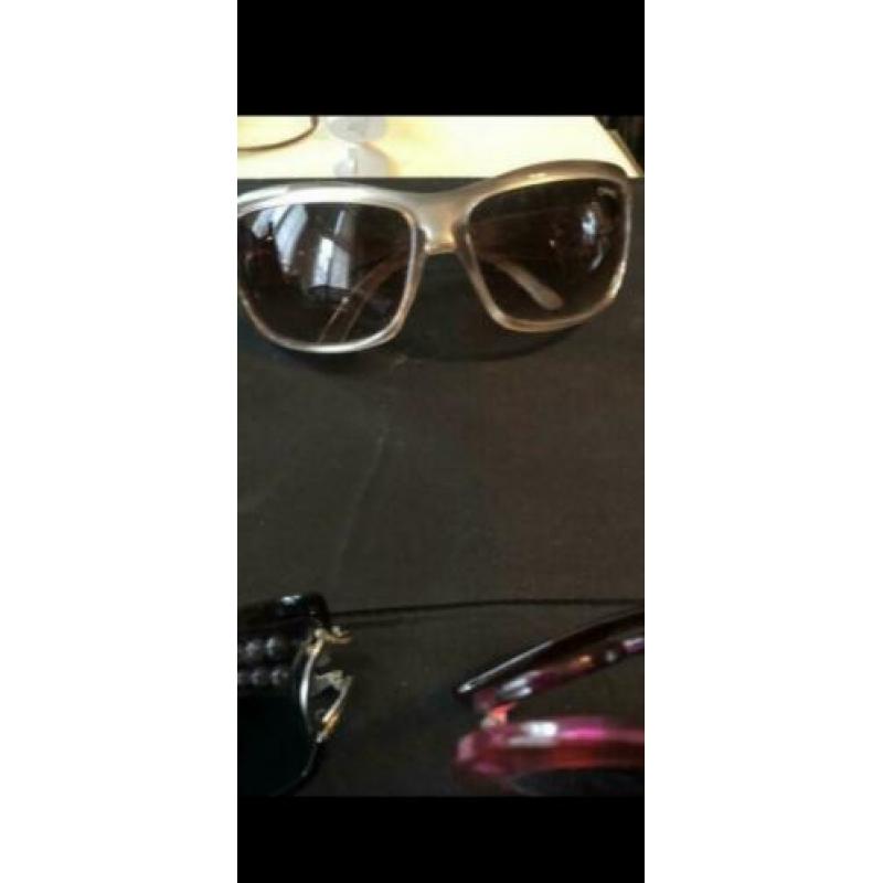 Opvallende dames zonnebrillen DG, chanel, Versace enz