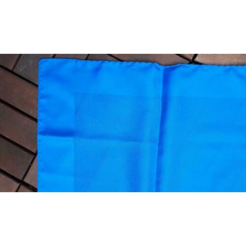 Blauwe (kobalt)zijde achtigesjaal met glansrand. 80 x 80 cm