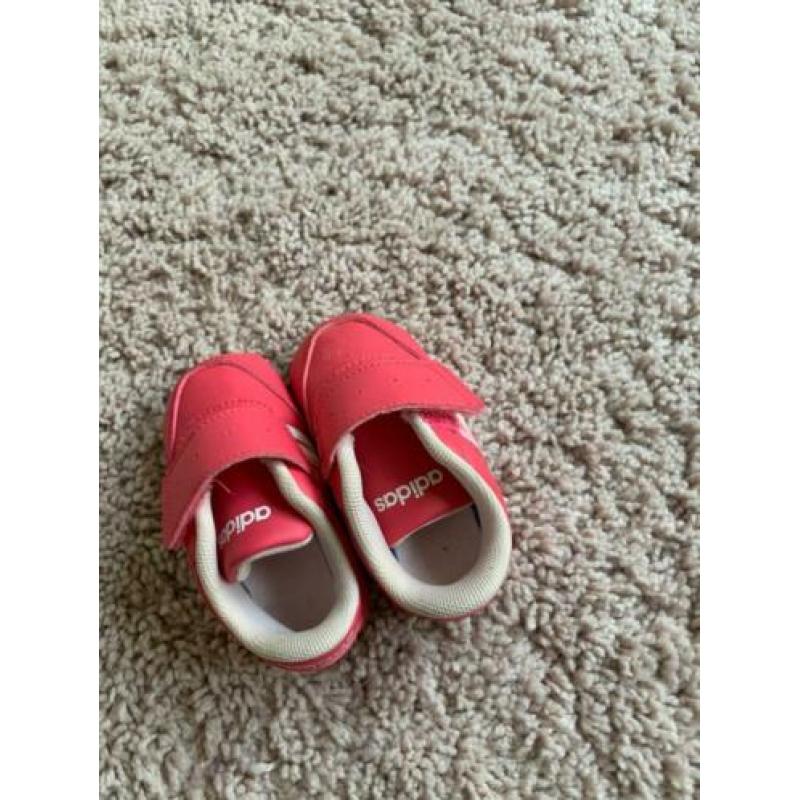 Roze Adidas maat 17