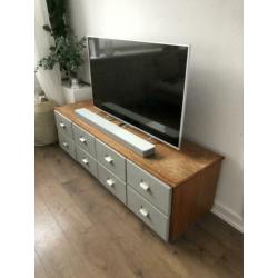 Vintage ladenkast uit drukkerij, tv-kast