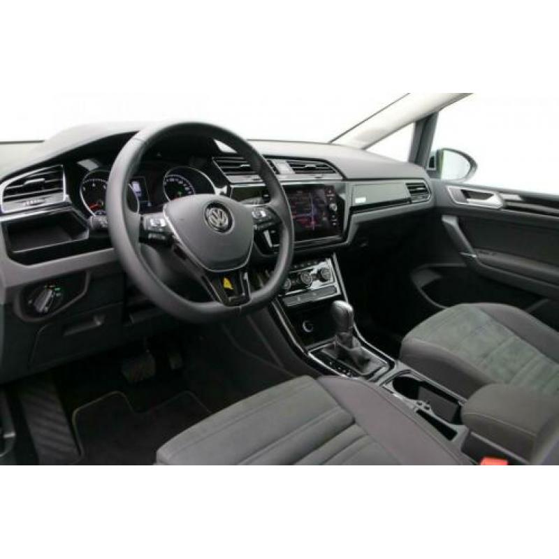 Volkswagen Touran 7 pers. 1.5 TSI 150PK DSG Highline R-Line