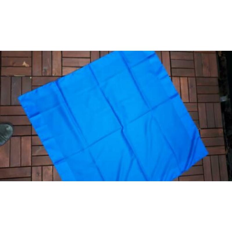 Blauwe (kobalt)zijde achtigesjaal met glansrand. 80 x 80 cm