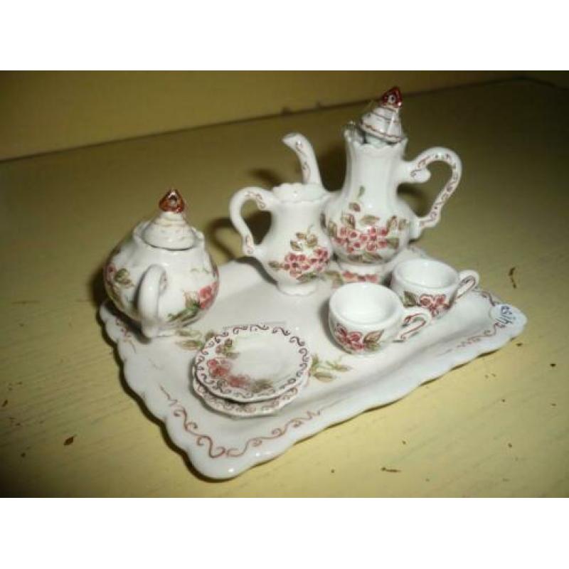 Mie18> miniatuur koffie/thee serviesje 1;12 porselein