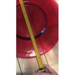 Grote rode vaas met bord