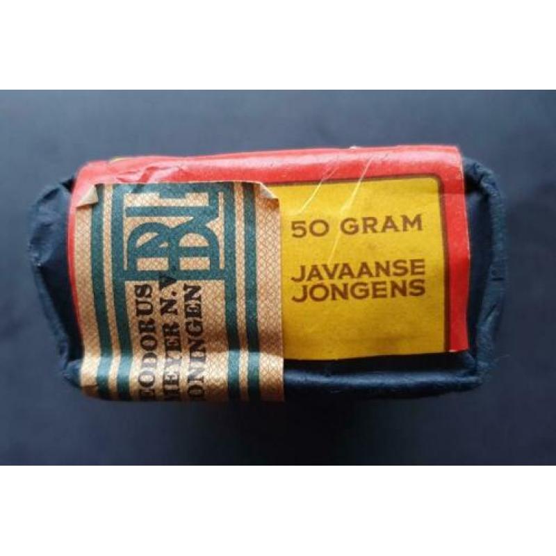 Mooi oud pakje tabak van javaanse jongens