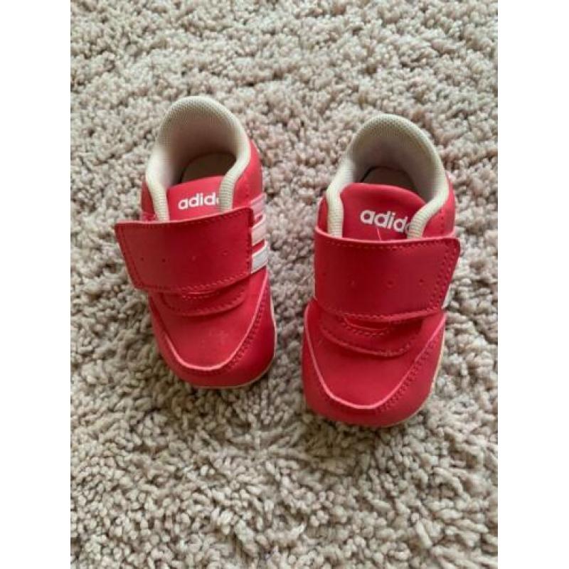 Roze Adidas maat 17