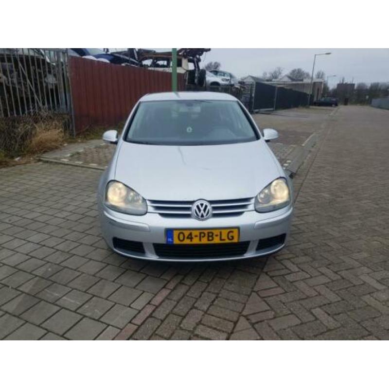 Volkswagen Golf 1.6 16V FSI met nieuwe apk