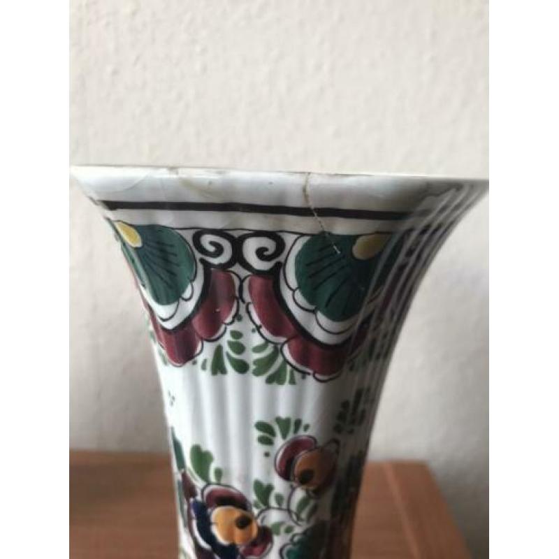 Setje vases and pots in Delft Blue en Delft Polychrome.
