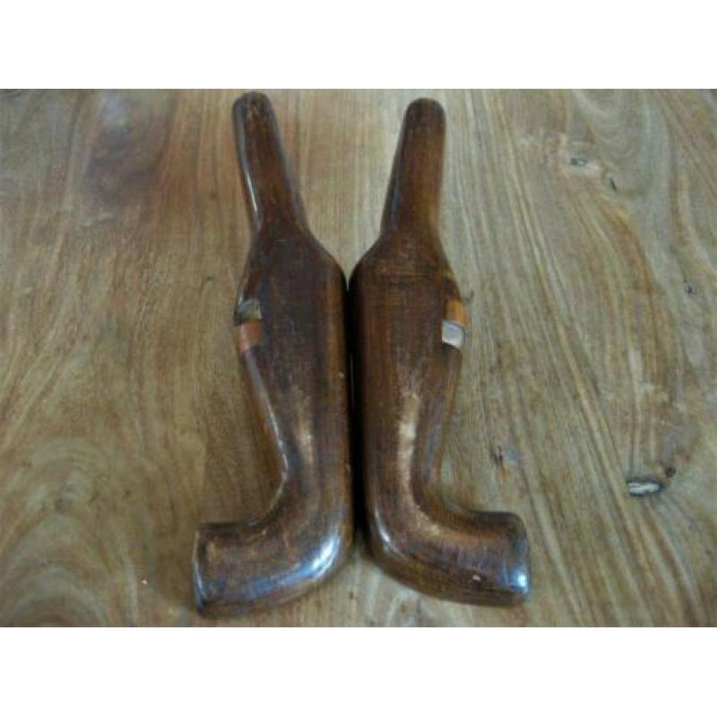 Houten laarzenknecht in dubbeloops pistool vorm
