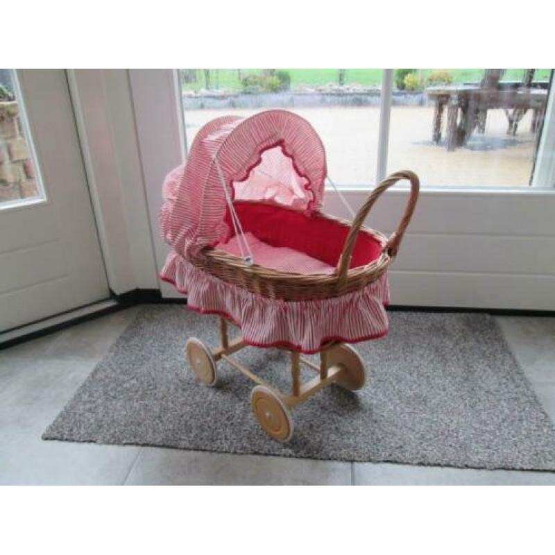 Rieten poppenwagen zgan.