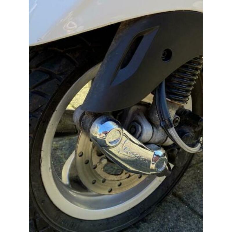Piaggo-Vespa-Primavera