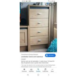 Hele set. Vitrine kast. Eet tafel. Lade kast en dressoir.