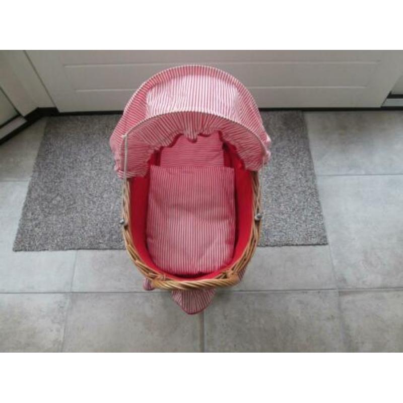 Rieten poppenwagen zgan.