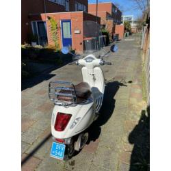 Piaggo-Vespa-Primavera