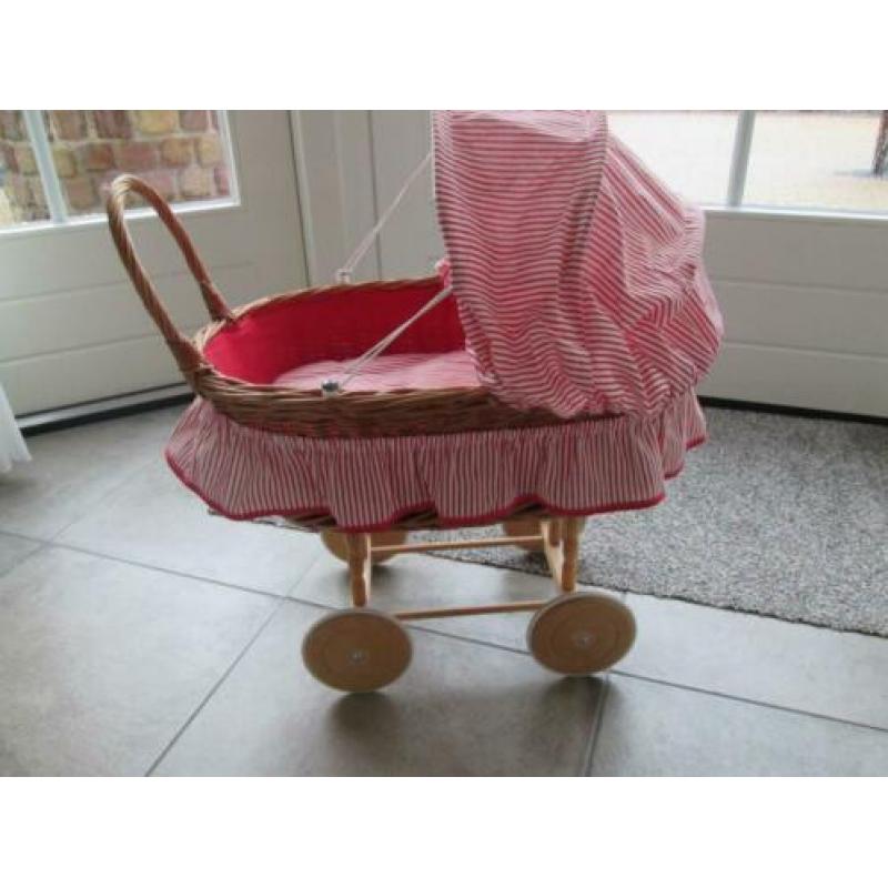 Rieten poppenwagen zgan.